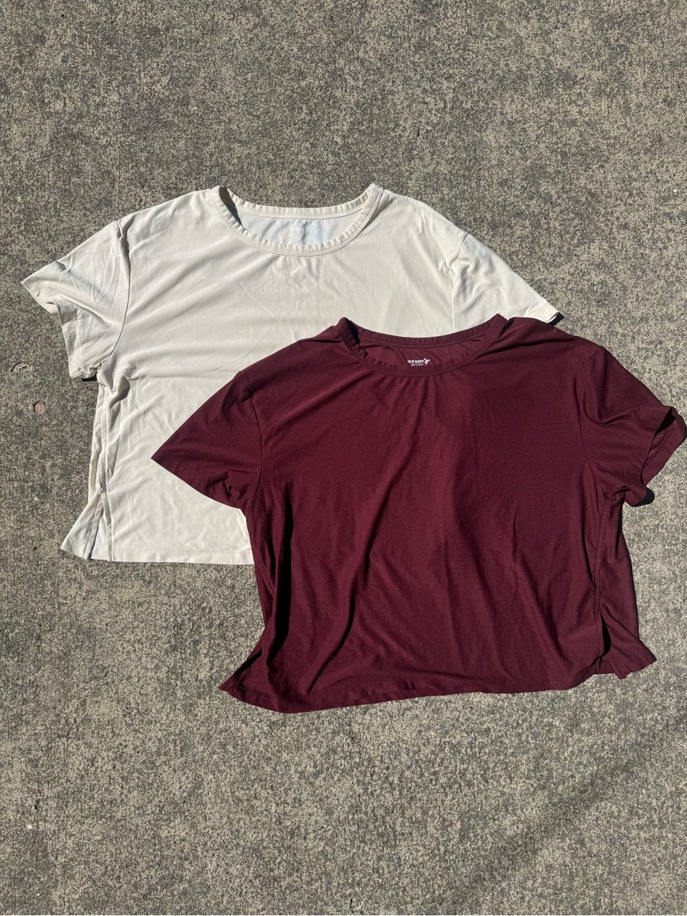 Old Navy Cloud Motion Cropped Tee Shirts - Ivory and Burgundy Medium Workout